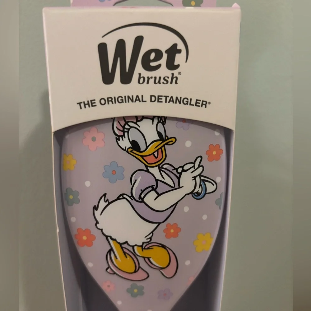 Disney Wet Brush Original Detangler featuring a Disney Daisy Duck design New